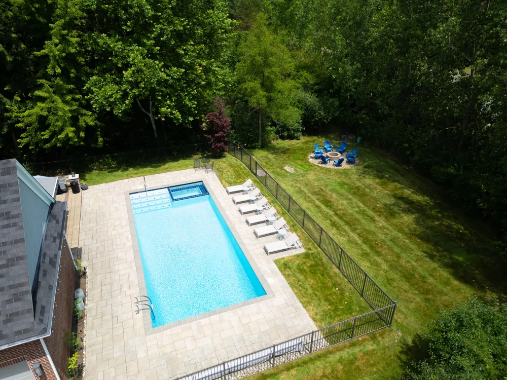 613 Aylesbury Court Canton, MI 48187
