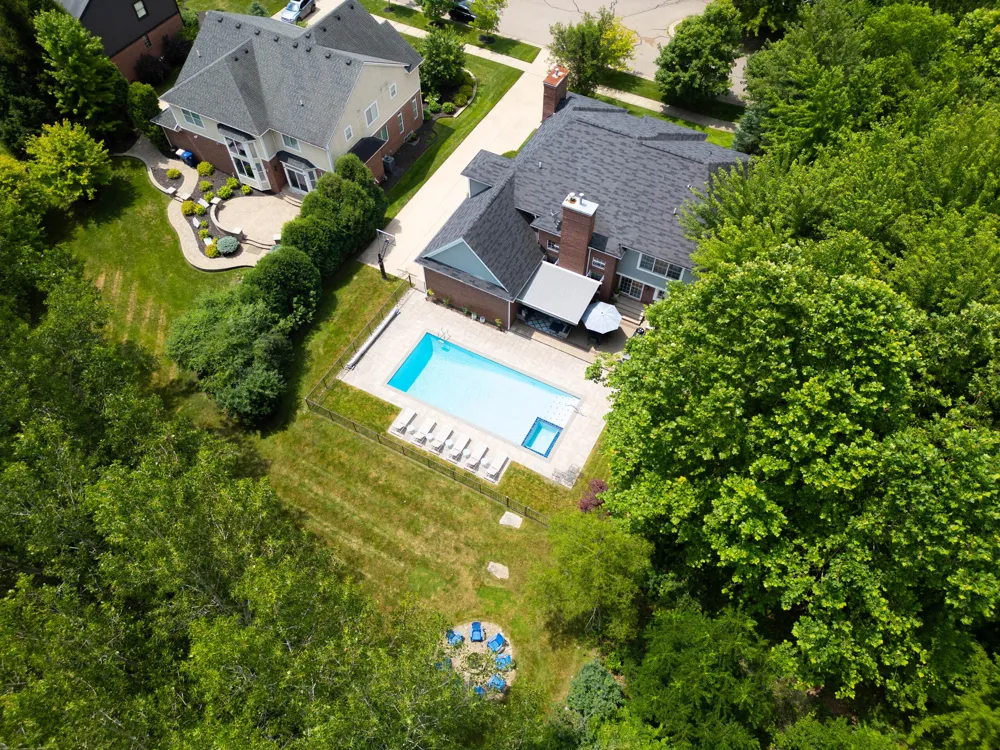 613 Aylesbury Court Canton, MI 48187