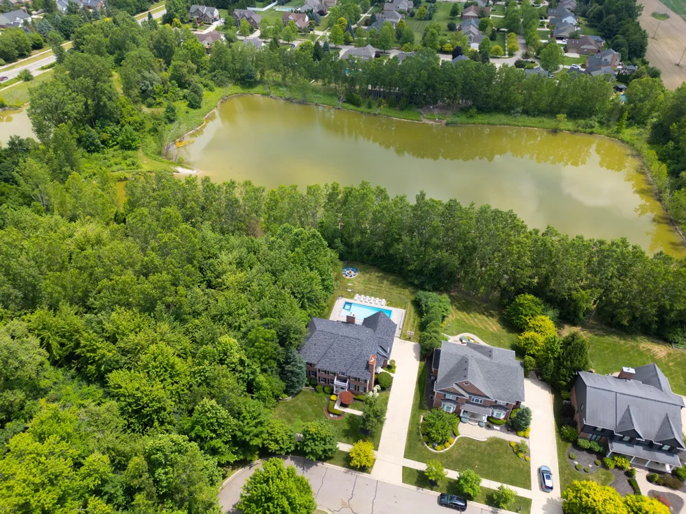 613 Aylesbury Court Canton, MI 48187