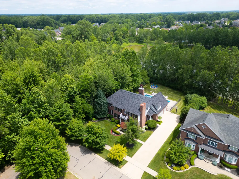 613 Aylesbury Court Canton, MI 48187