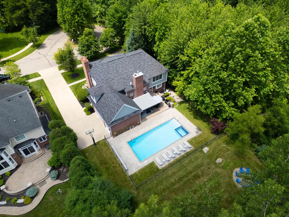 613 Aylesbury Court Canton, MI 48187