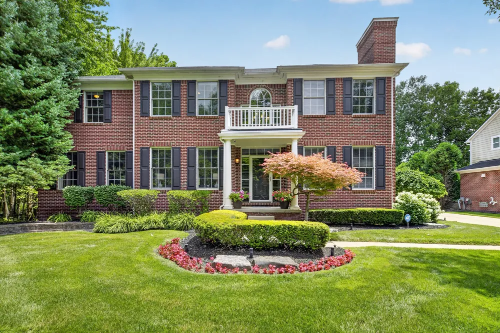 613 Aylesbury Court Canton, MI 48187