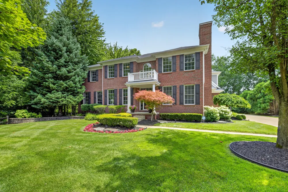 613 Aylesbury Court Canton, MI 48187