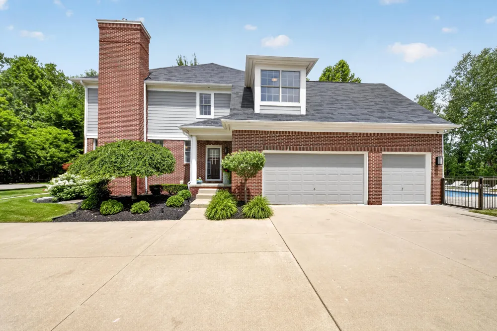 613 Aylesbury Court Canton, MI 48187