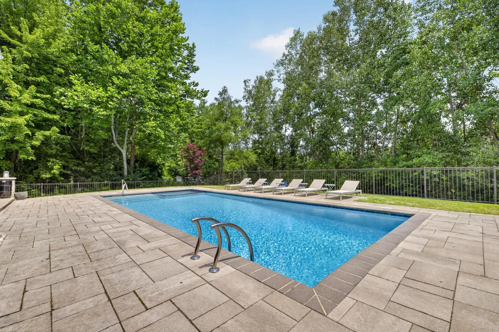 613 Aylesbury Court Canton, MI 48187