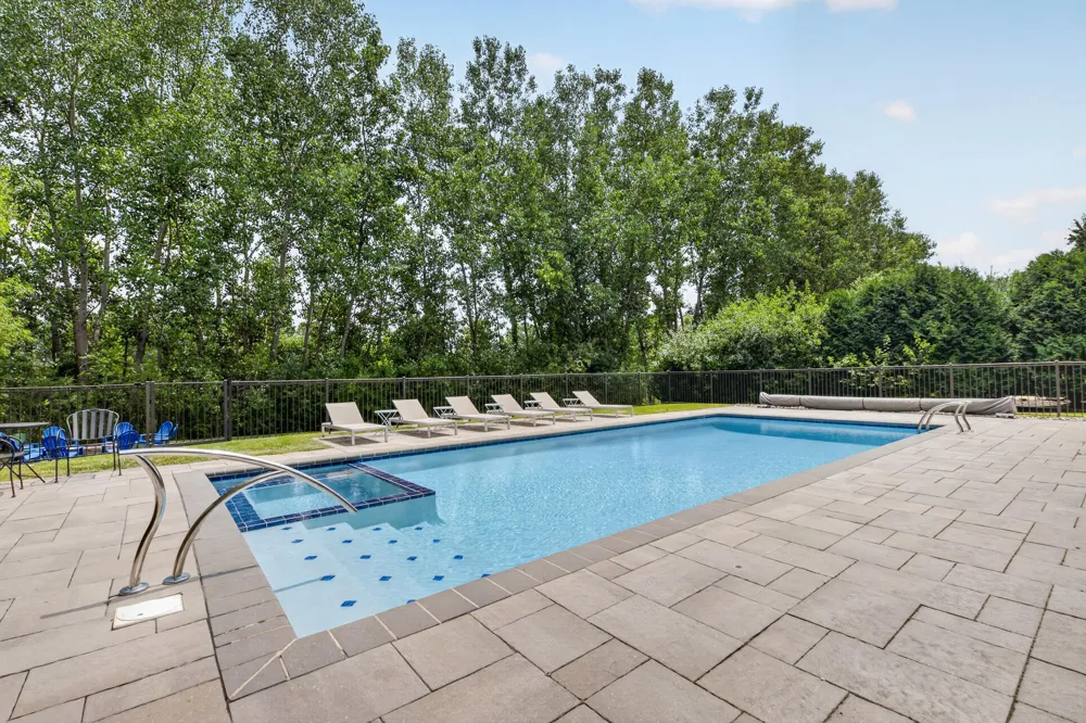 613 Aylesbury Court Canton, MI 48187
