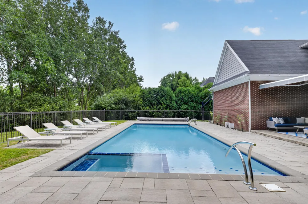 613 Aylesbury Court Canton, MI 48187