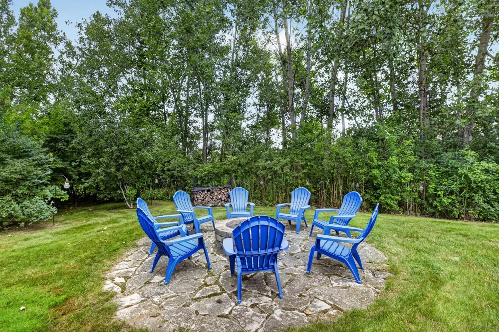 613 Aylesbury Court Canton, MI 48187