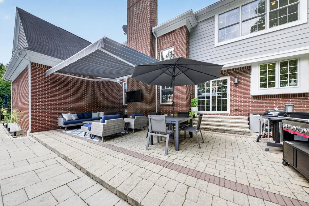 613 Aylesbury Court Canton, MI 48187