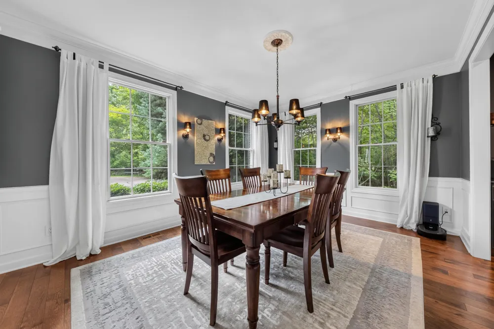 613 Aylesbury Court Canton, MI 48187