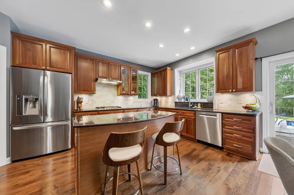 613 Aylesbury Court Canton, MI 48187