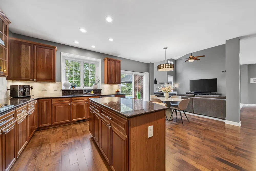 613 Aylesbury Court Canton, MI 48187
