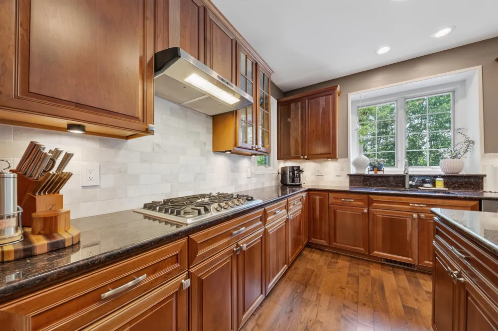 613 Aylesbury Court Canton, MI 48187