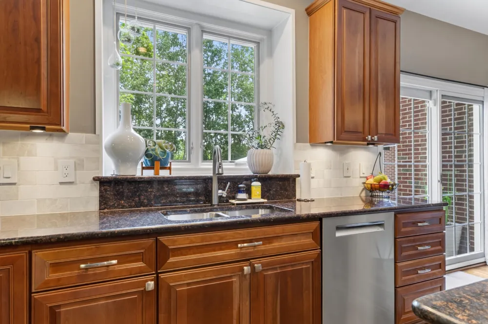 613 Aylesbury Court Canton, MI 48187