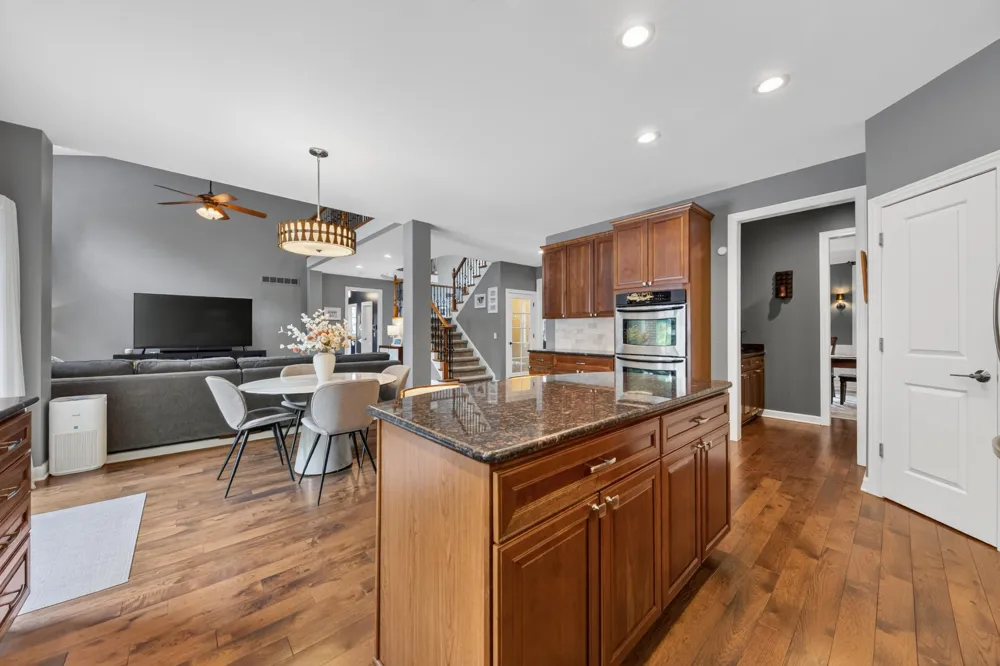 613 Aylesbury Court Canton, MI 48187