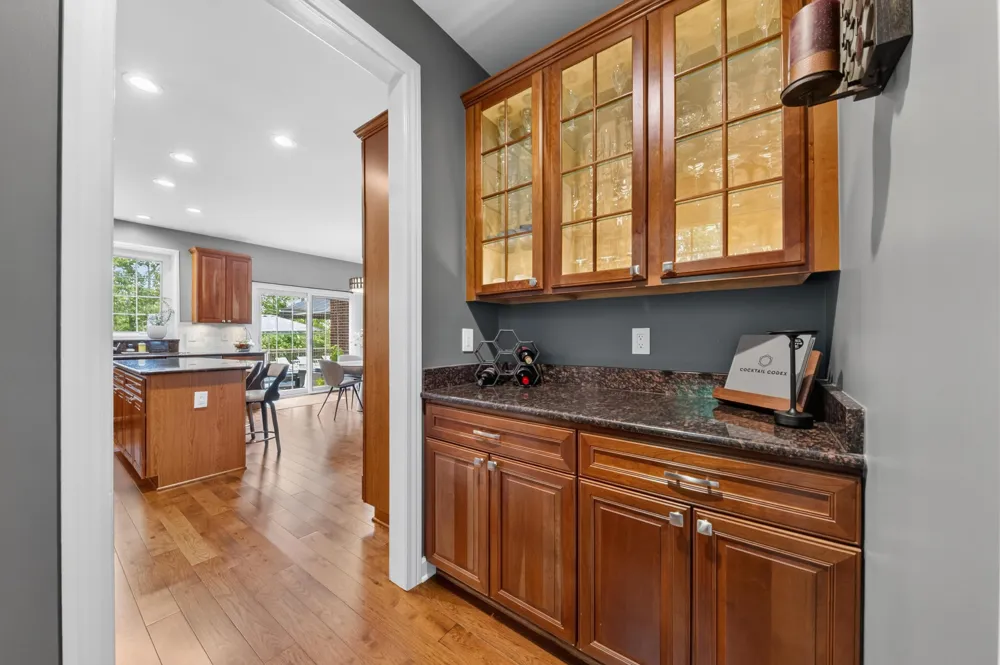 613 Aylesbury Court Canton, MI 48187