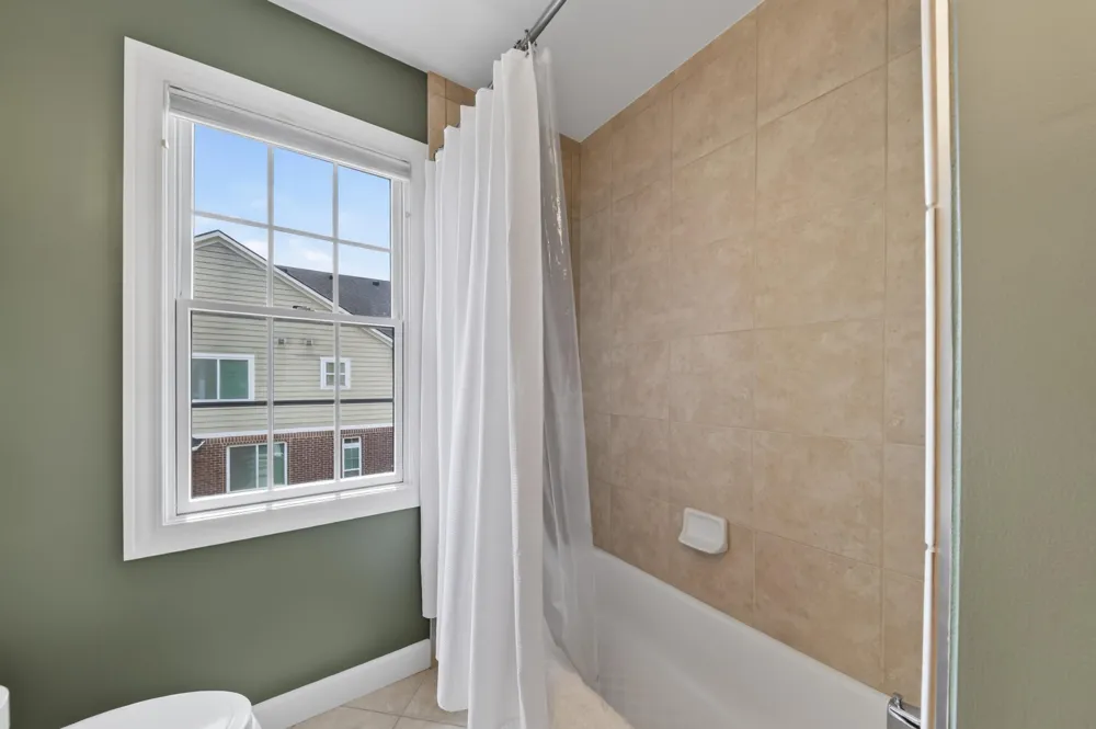 613 Aylesbury Court Canton, MI 48187
