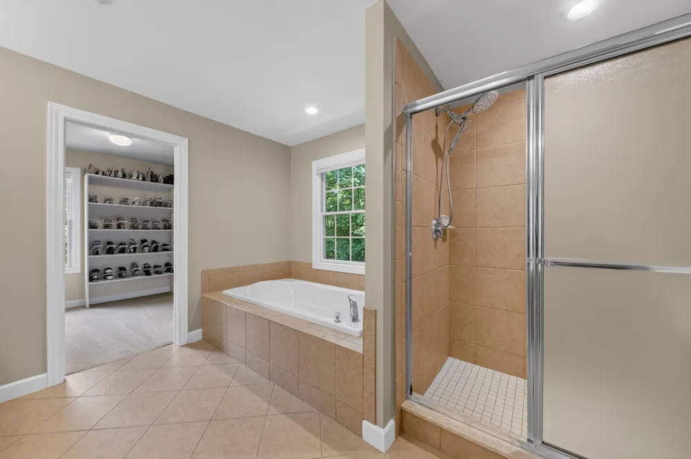 613 Aylesbury Court Canton, MI 48187
