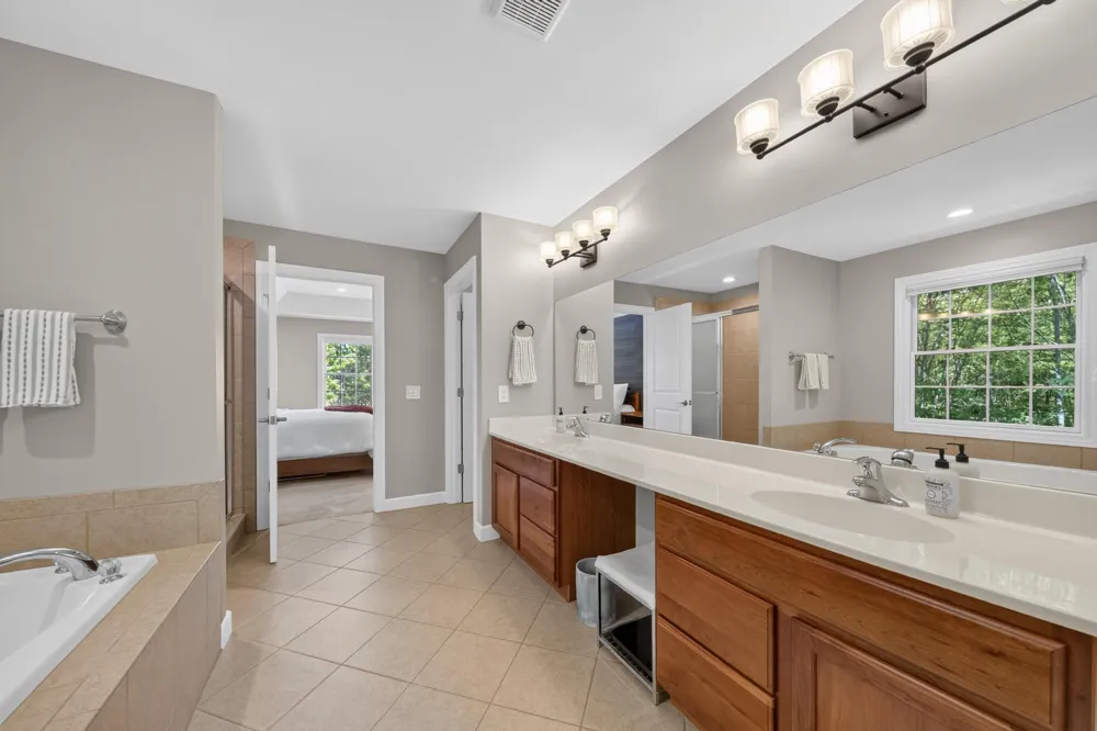 613 Aylesbury Court Canton, MI 48187