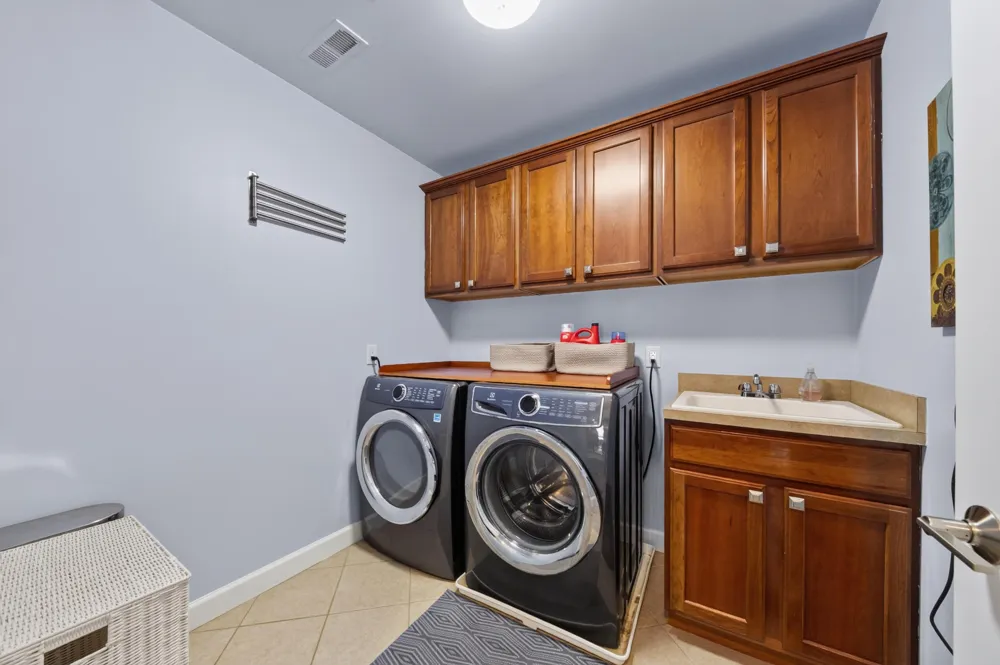 613 Aylesbury Court Canton, MI 48187