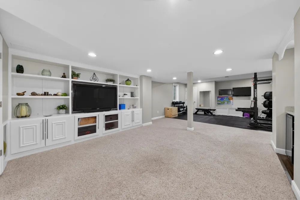 613 Aylesbury Court Canton, MI 48187