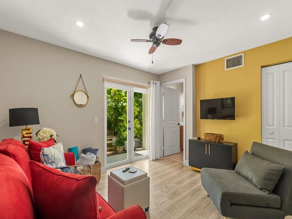 1640 42nd Square #103 Vero Beach, FL 32960