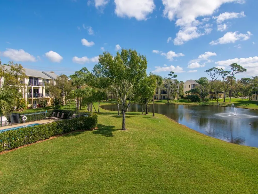 1640 42nd Square #103 Vero Beach, FL 32960