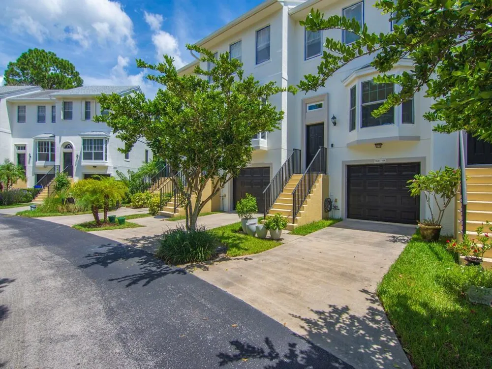 1640 42nd Square #103 Vero Beach, FL 32960
