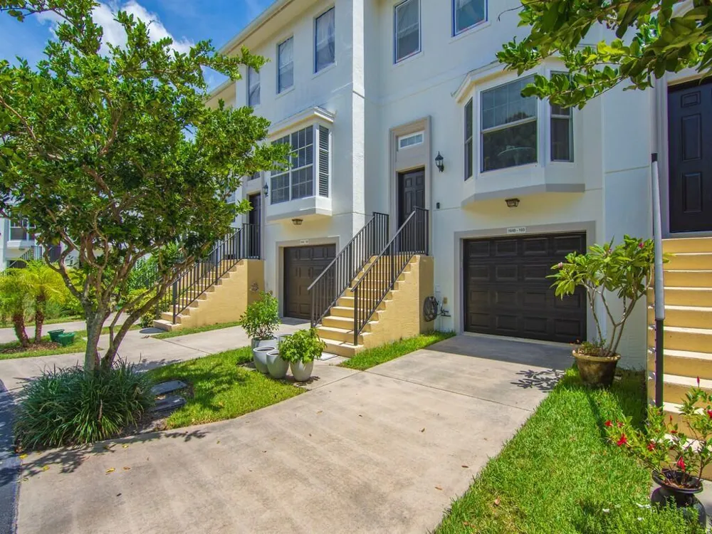 1640 42nd Square #103 Vero Beach, FL 32960