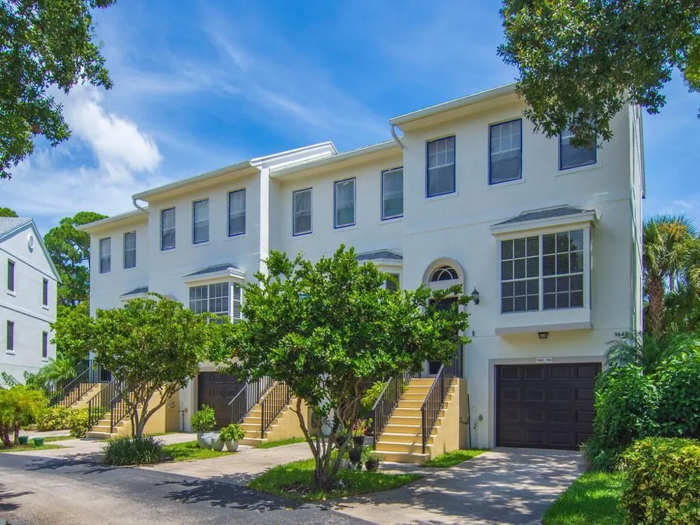 1640 42nd Square #103 Vero Beach, FL 32960