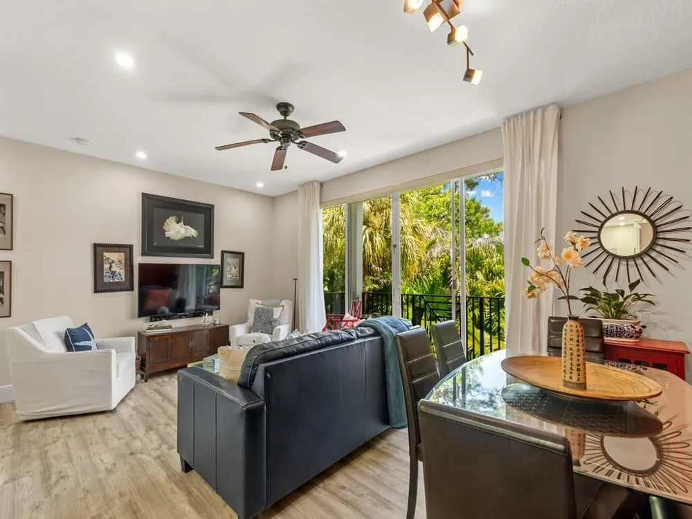 1640 42nd Square #103 Vero Beach, FL 32960
