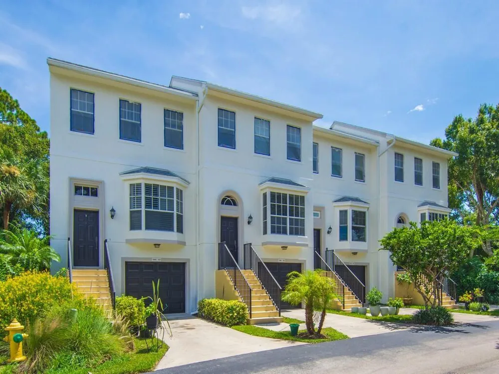 1640 42nd Square #103 Vero Beach, FL 32960