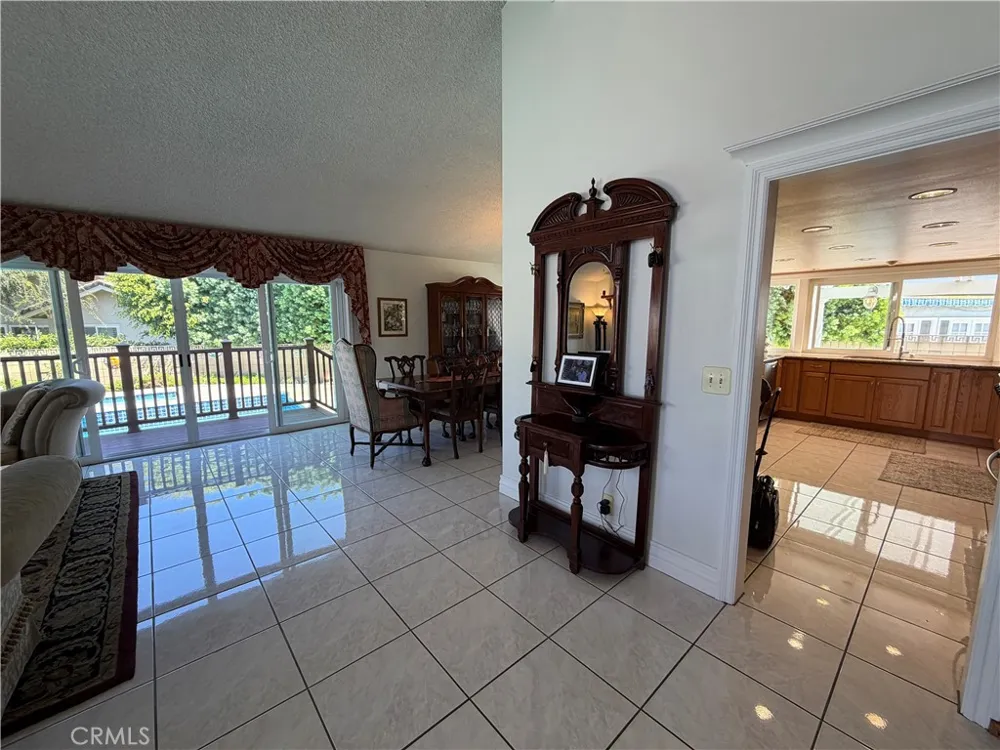 5772 Trinette Garden Grove, CA 92845