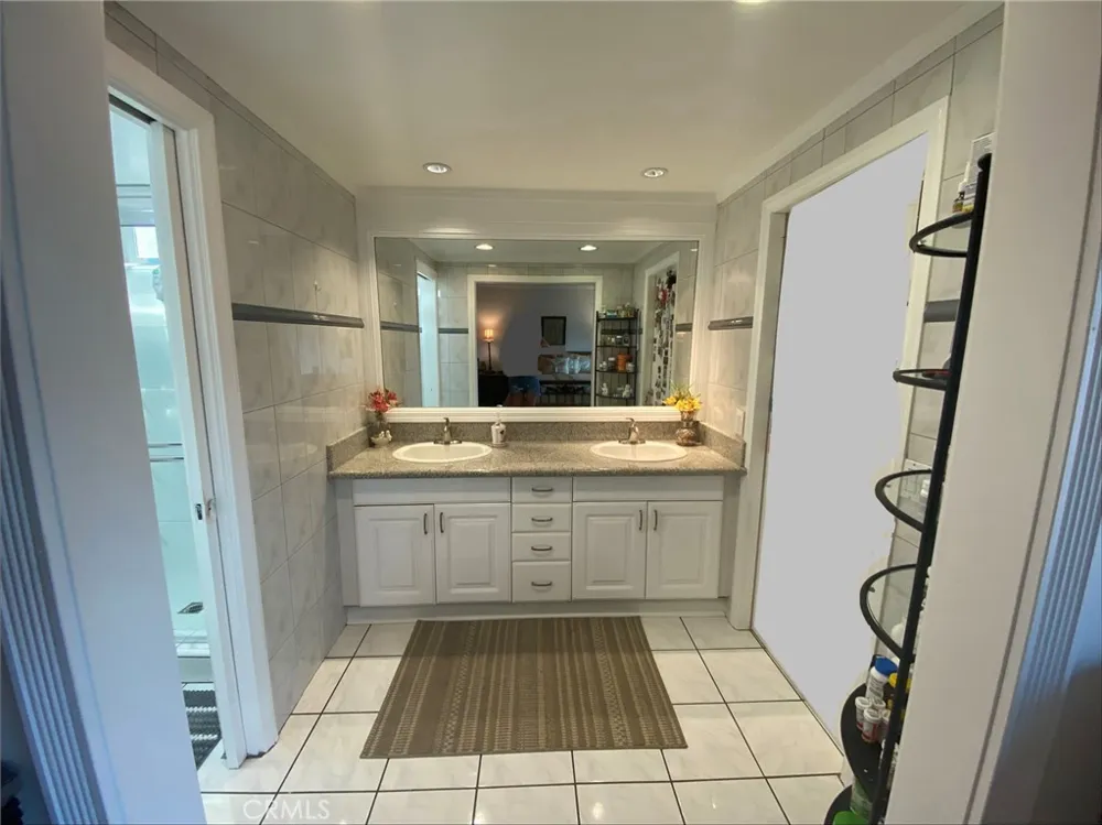 5772 Trinette Garden Grove, CA 92845