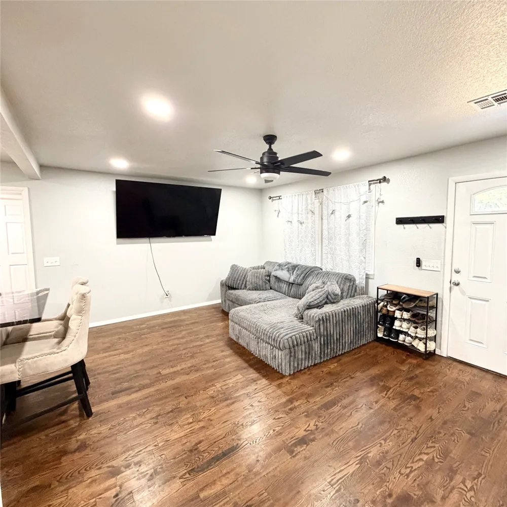 19552 E 1st Place Tulsa, OK 74108