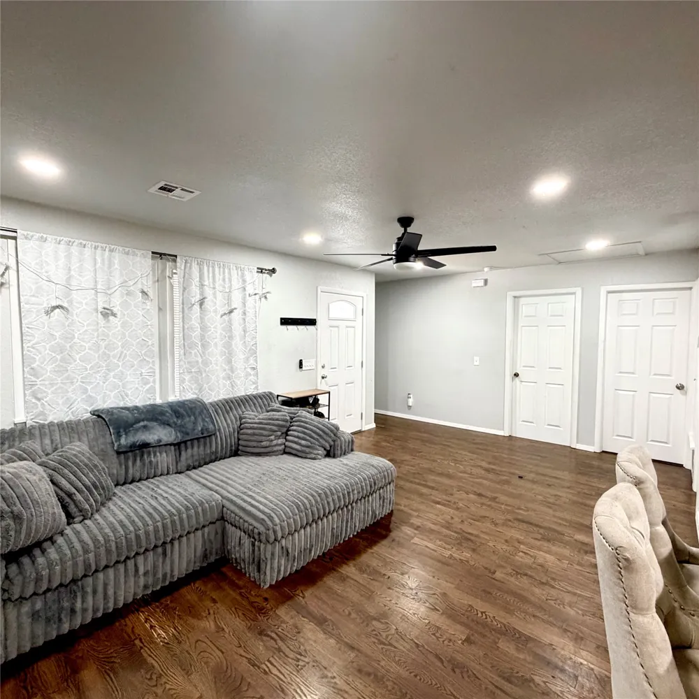 19552 E 1st Place Tulsa, OK 74108