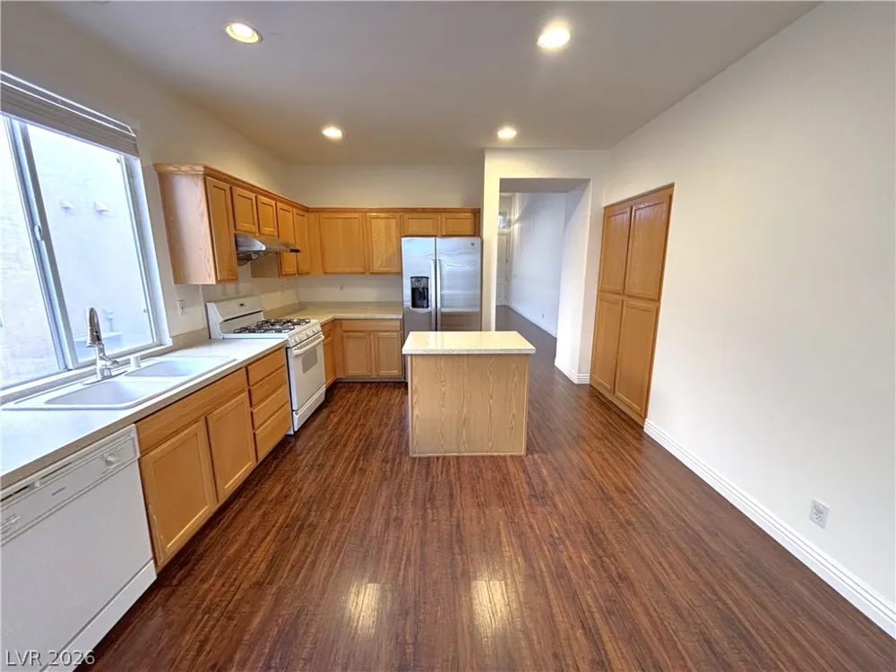9854 Ridge Hill Avenue Las Vegas, NV 89147