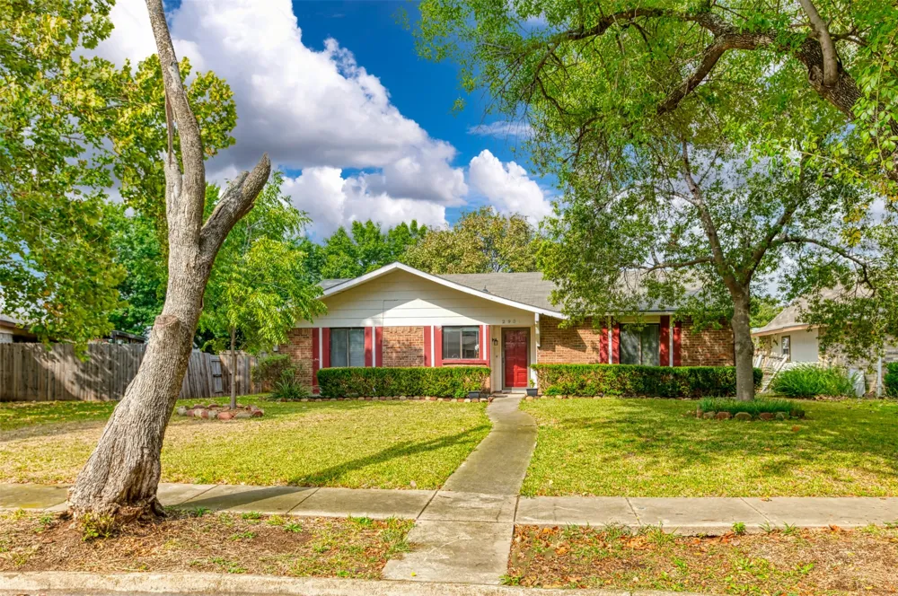 2937 Carnaby Lane Garland, TX 75044