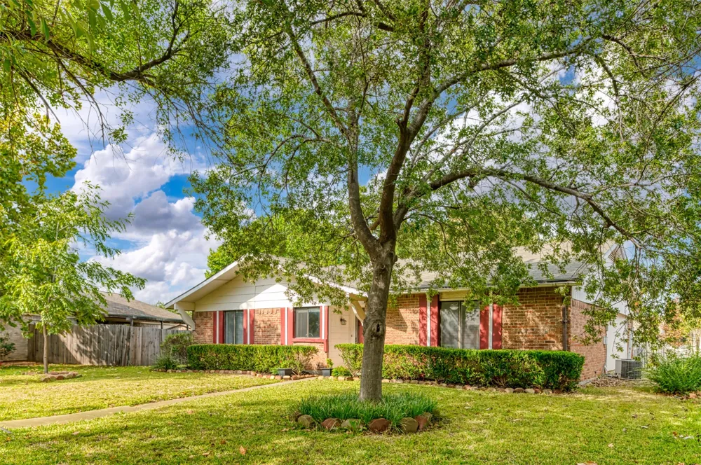 2937 Carnaby Lane Garland, TX 75044