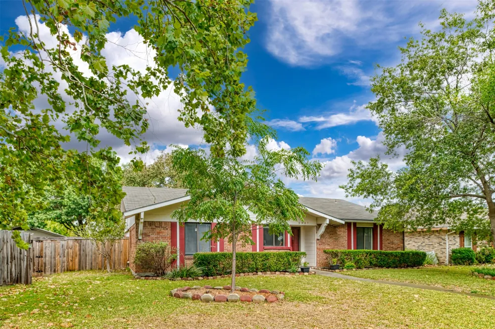 2937 Carnaby Lane Garland, TX 75044