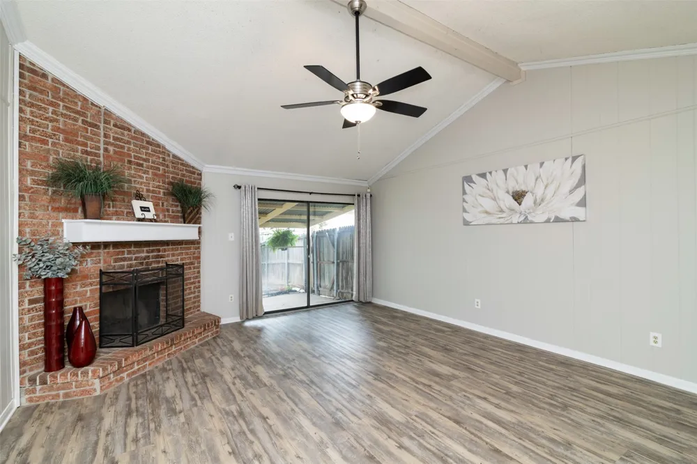2937 Carnaby Lane Garland, TX 75044
