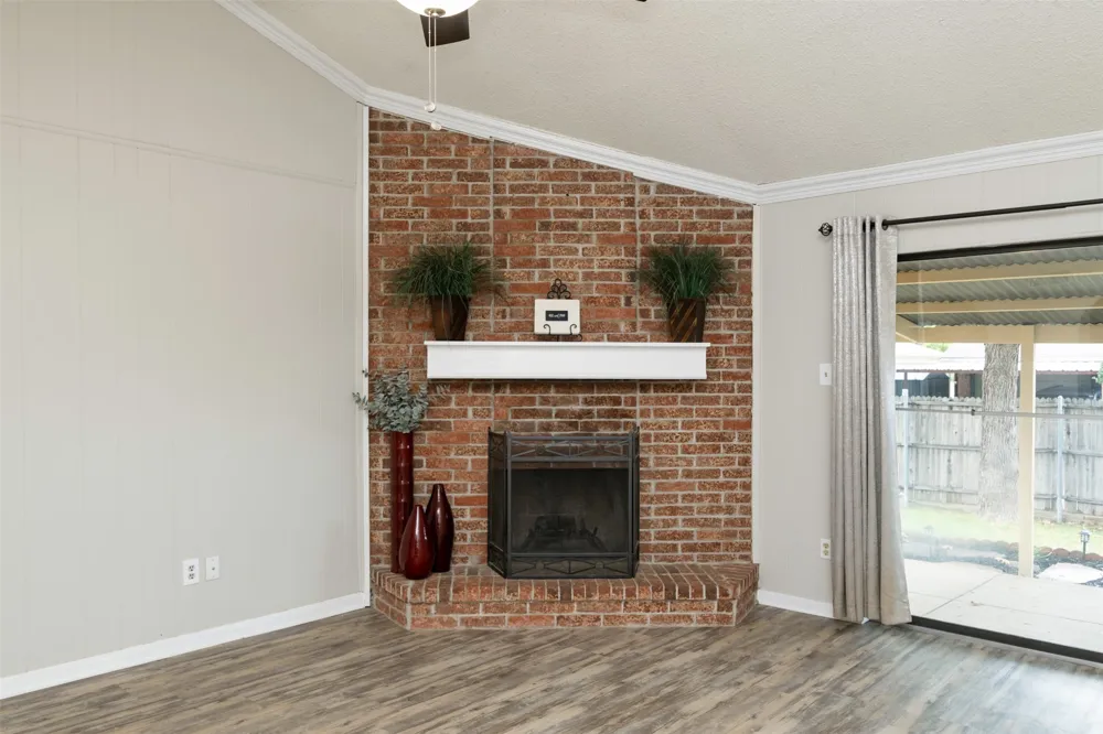 2937 Carnaby Lane Garland, TX 75044