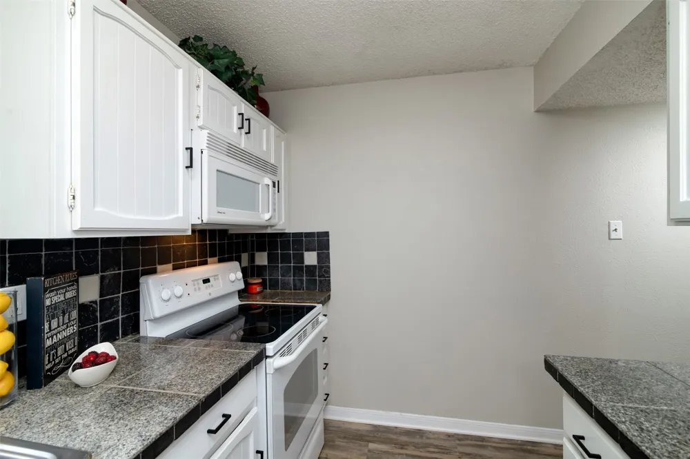 2937 Carnaby Lane Garland, TX 75044