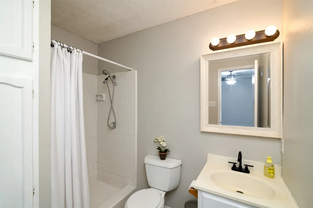 2937 Carnaby Lane Garland, TX 75044