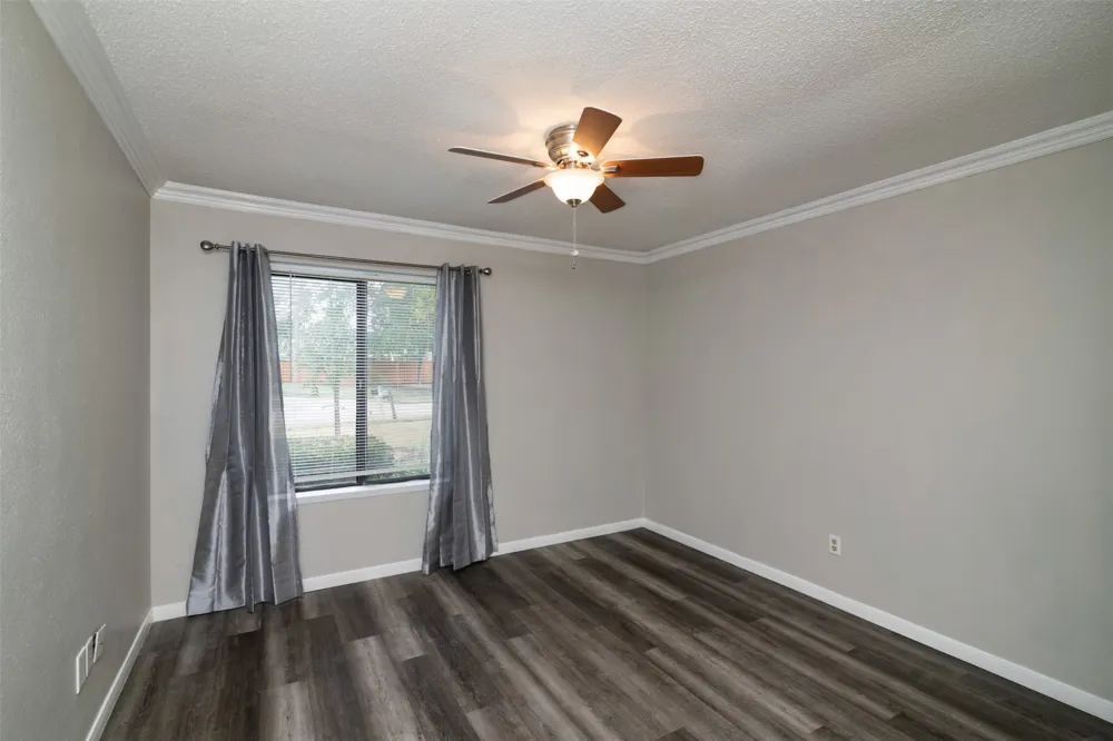 2937 Carnaby Lane Garland, TX 75044