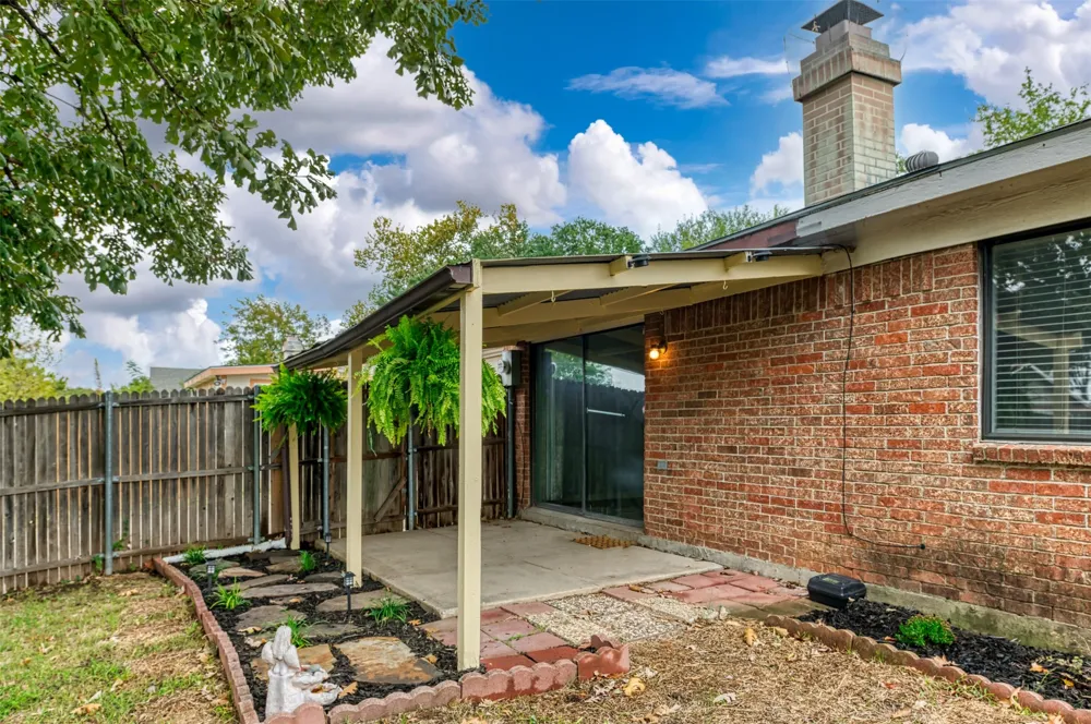 2937 Carnaby Lane Garland, TX 75044