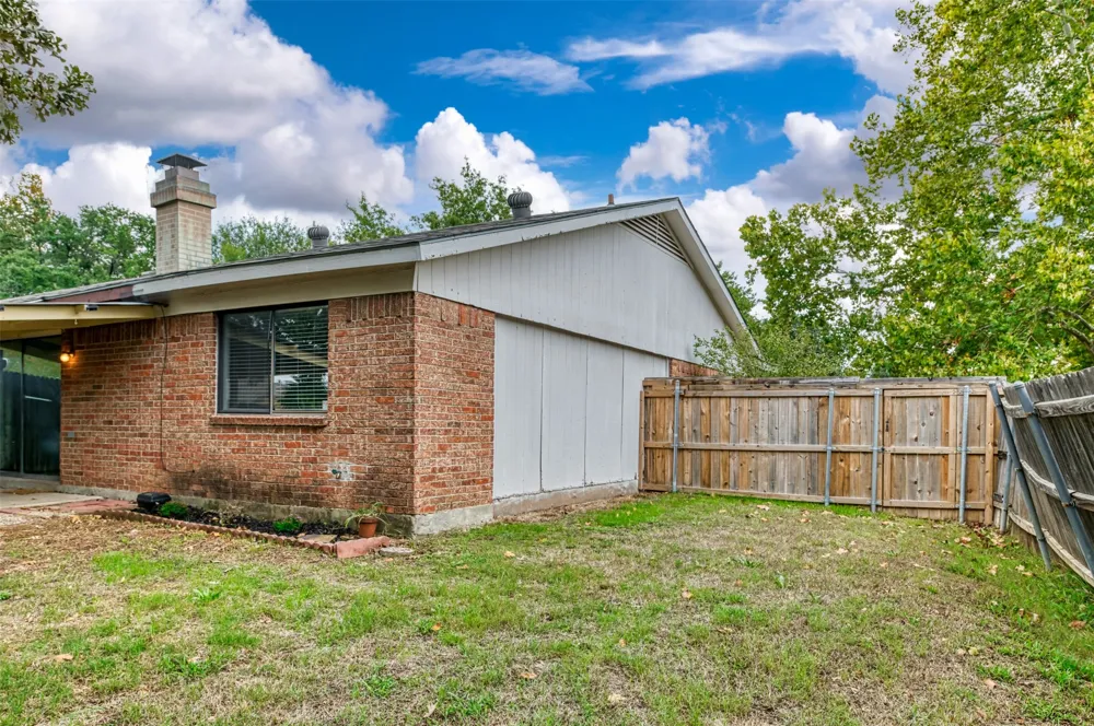 2937 Carnaby Lane Garland, TX 75044
