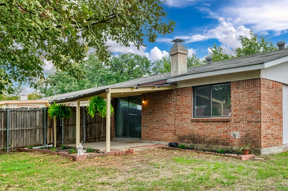 2937 Carnaby Lane Garland, TX 75044