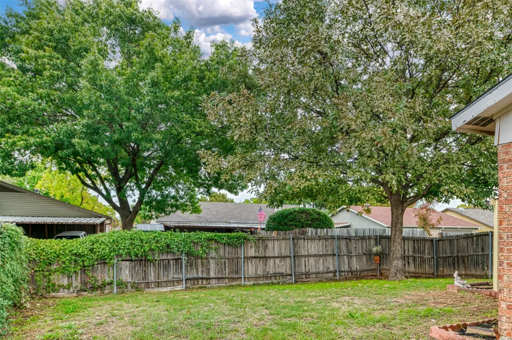 2937 Carnaby Lane Garland, TX 75044
