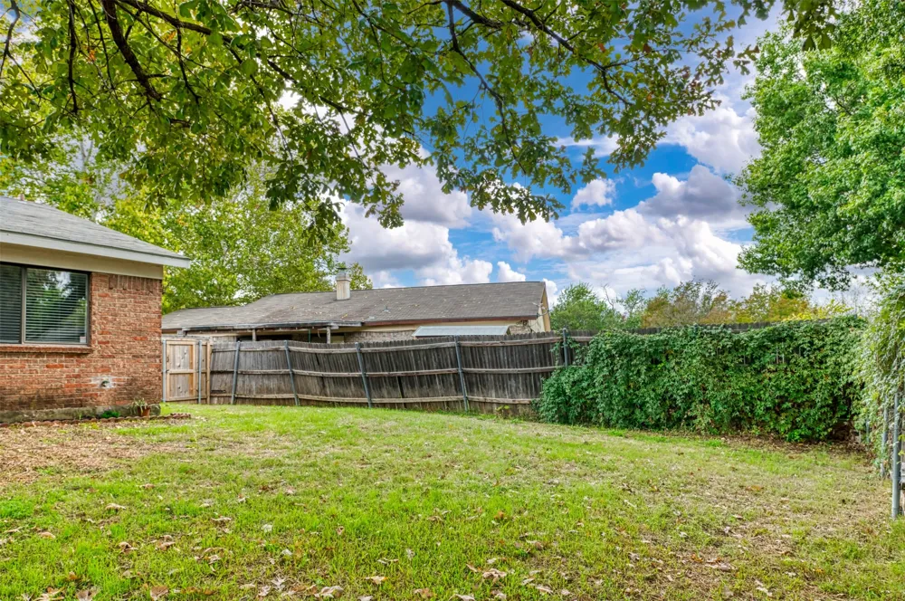 2937 Carnaby Lane Garland, TX 75044